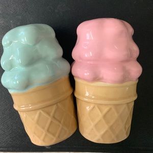 Ice cream cone sprinkle shakers